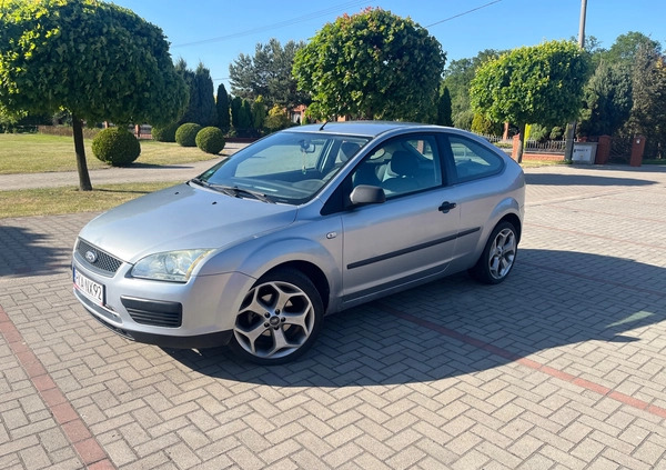 Ford Focus cena 8800 przebieg: 284000, rok produkcji 2005 z Oleśnica małe 379